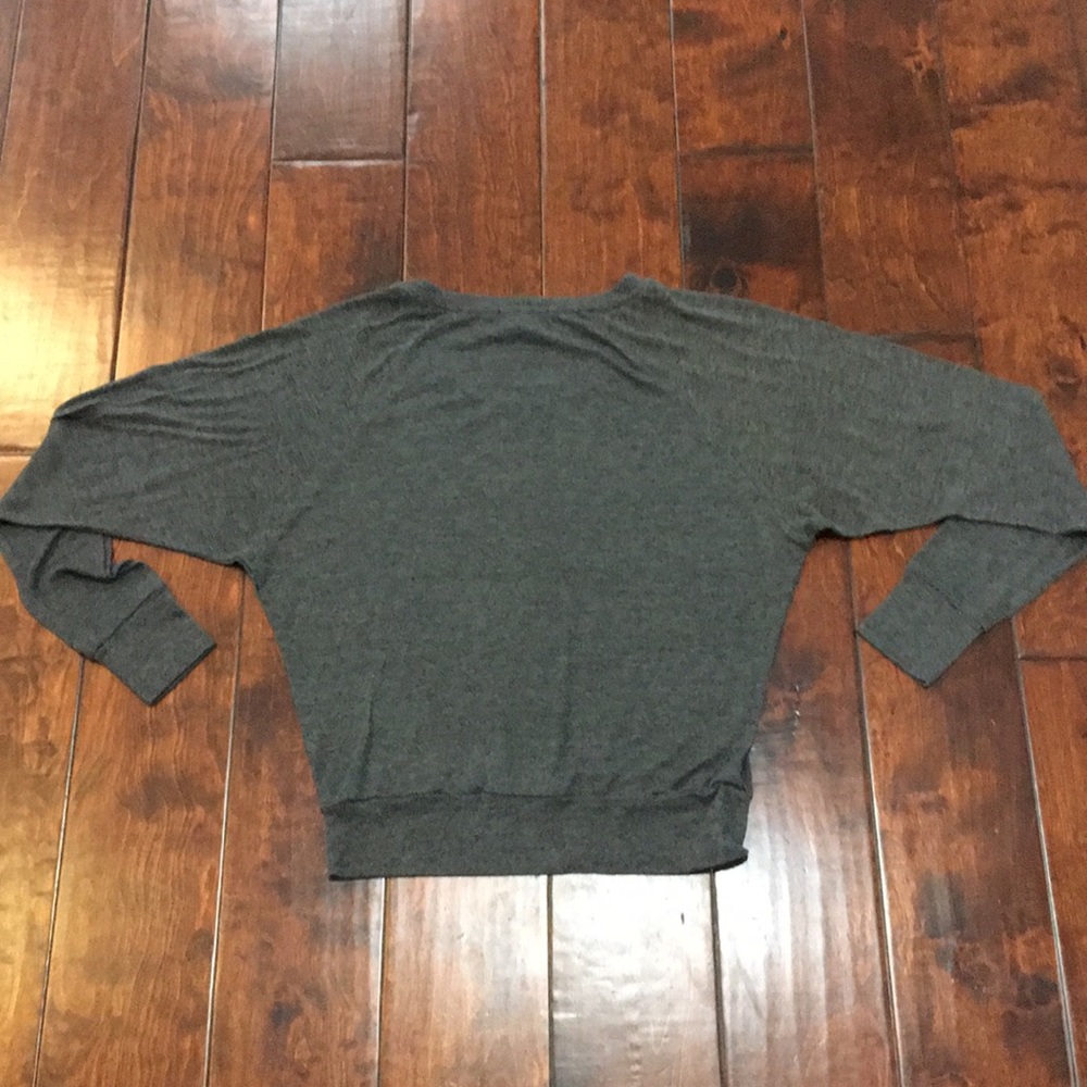 Basic Gray Top - Picture 2 of 3